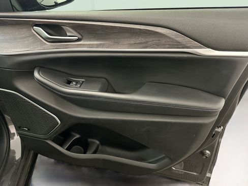 Used 2022 Jeep Grand Cherokee Limited 4xe image 35