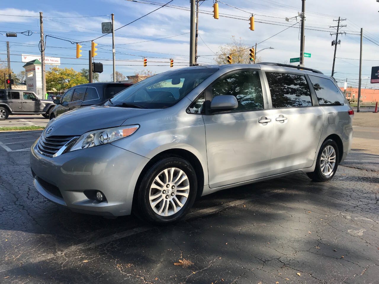 Used 2011 Toyota Sienna XLE w/ Entertainment Pkg FWD image 4