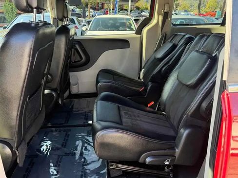 Used 2019 Dodge Grand Caravan SXT FWD image 22