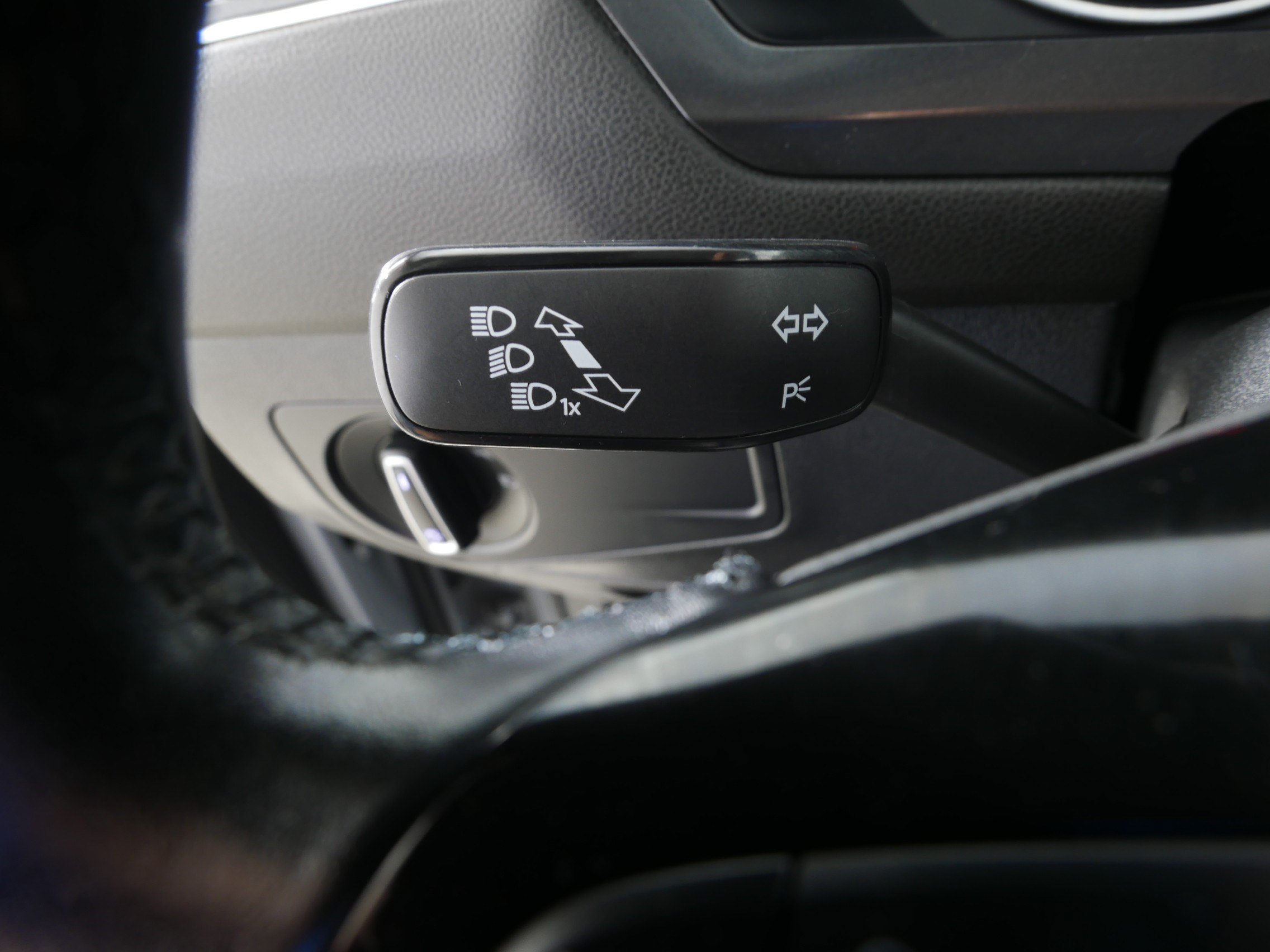 Used 2019 Volkswagen Tiguan SE AWD/4WD image 32