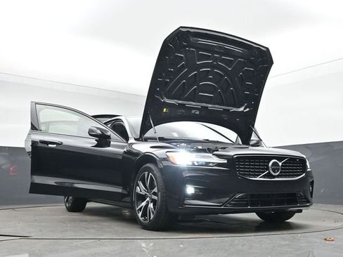 Used 2025 Volvo S60 B5 Plus image 52