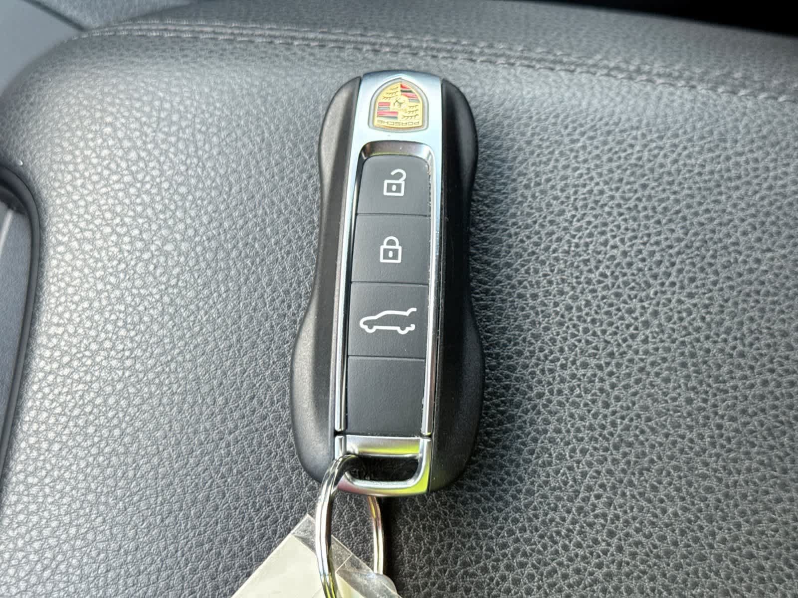 Used 2025 Porsche Cayenne AWD/4WD image 43