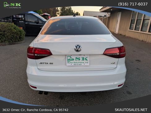 Used 2017 Volkswagen Jetta SE image 10