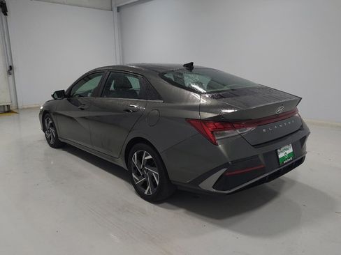 Used 2024 Hyundai Elantra SEL w/ Convenience Package FWD image 5