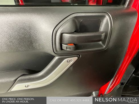 Used 2016 Jeep Wrangler Unlimited Rubicon image 19