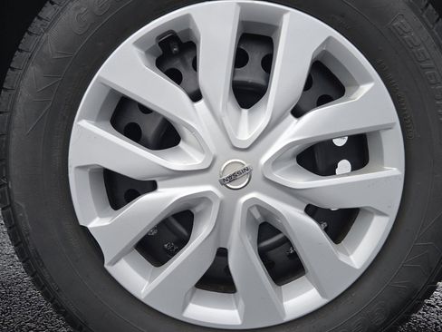 Used 2019 Nissan Rogue S image 9