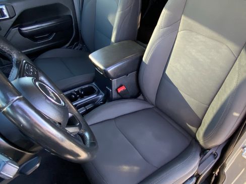 Used 2020 Jeep Wrangler Unlimited Sport image 29