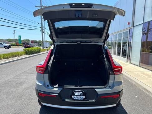 Used 2025 Volvo XC40 B5 Plus AWD/4WD image 11