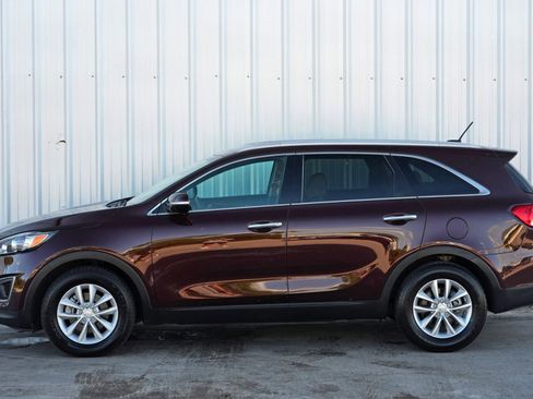 Used 2017 Kia Sorento LX image 42