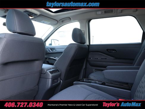 New 2025 Nissan Pathfinder SV w/ SV Premium Package image 32