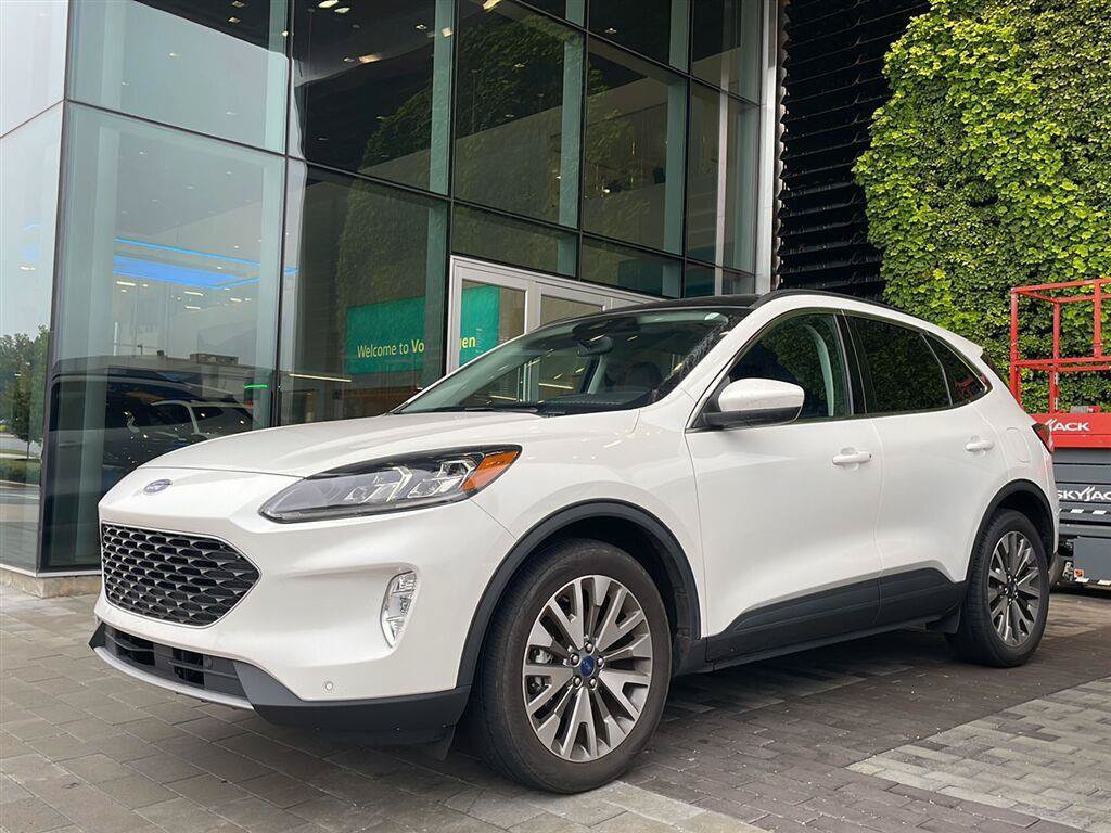 Used 2022 Ford Escape Titanium w/ Class II Trailer Tow Package AWD/4WD image 19