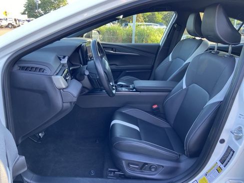 Used 2025 Toyota Camry SE FWD image 34