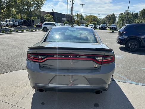 Used 2019 Dodge Charger Scat Pack RWD image 4