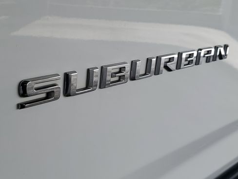 Used 2024 Chevrolet Suburban LT AWD/4WD image 5