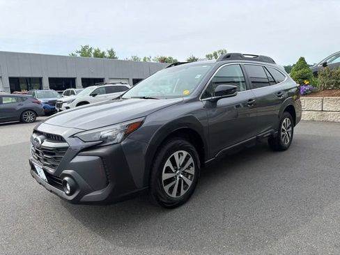 Used 2025 Subaru Outback Premium AWD/4WD image 3