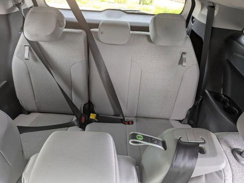 Used 2026 Toyota Sienna LE FWD image 27