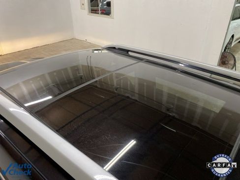 Used 2017 Jeep Cherokee Overland w/ Technology Group image 17