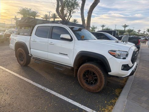 Used 2022 Toyota Tacoma TRD Off-Road w/ Technology Package image 3