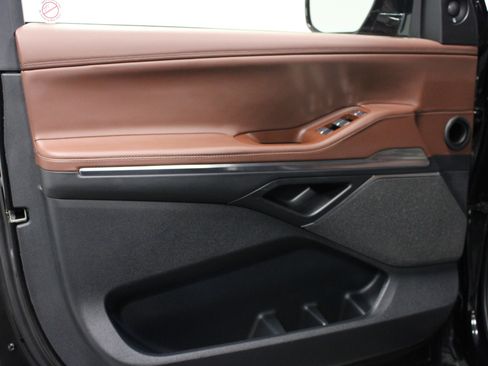Used 2025 Lincoln Navigator Reserve AWD/4WD image 11