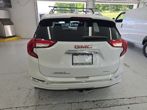 Used 2023 GMC Terrain Denali w/ Denali Premium Package AWD/4WD image 4