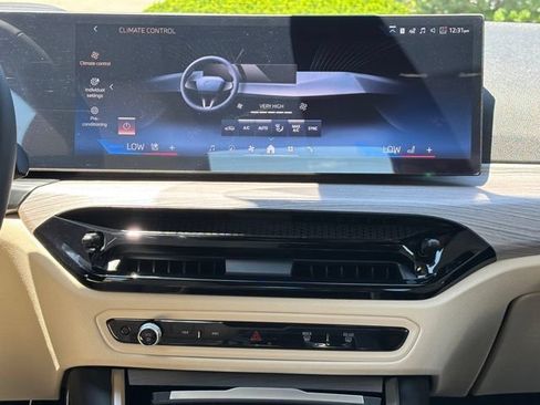 New 2026 BMW 330i xDrive Sedan w/ Premium Package AWD/4WD image 23
