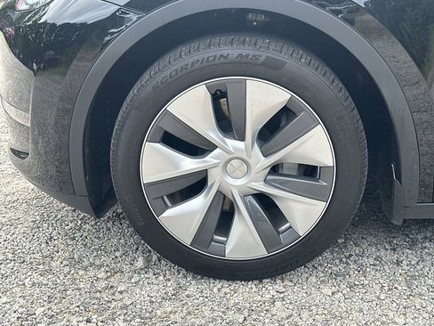 Used 2023 Tesla Model Y Long Range AWD/4WD image 11