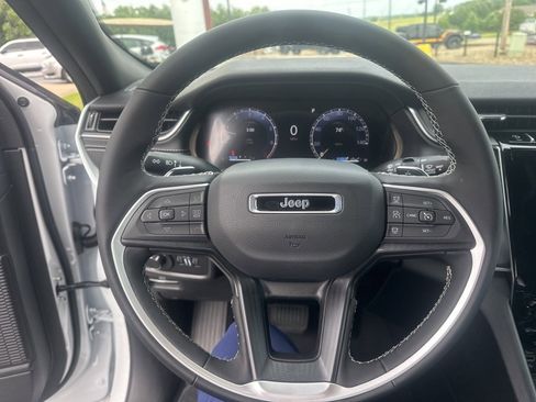 New 2025 Jeep Grand Cherokee L Laredo image 31