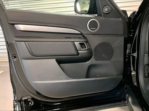 Certified 2025 Land Rover Discovery Dynamic SE image 26