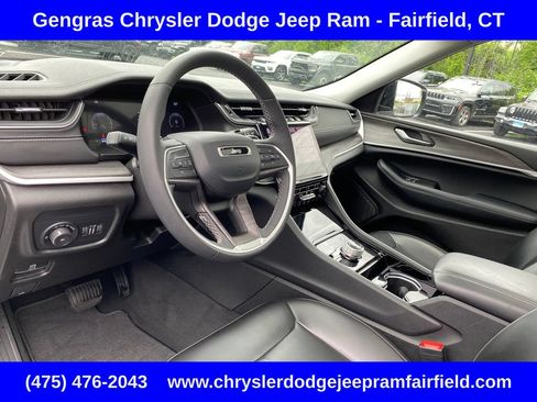 Used 2023 Jeep Grand Cherokee Limited w/ Trailer Tow Prep Group (B) AWD/4WD image 10