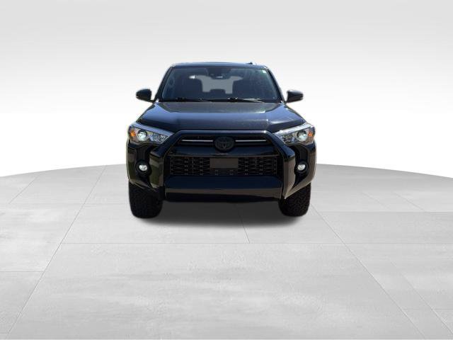 Used 2022 Toyota 4Runner SR5 Premium w/ Moonroof Package AWD/4WD image 8