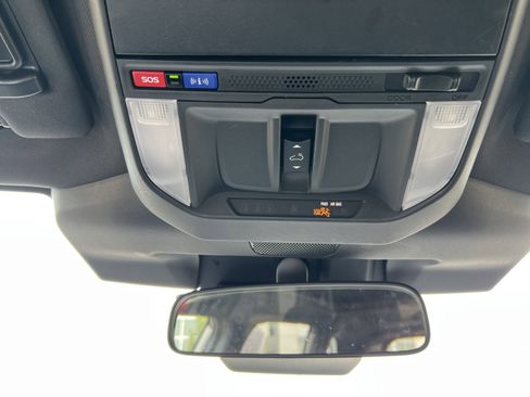 Used 2025 Subaru Forester Premium AWD/4WD image 30