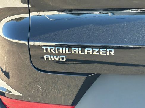Used 2025 Chevrolet TrailBlazer LT AWD/4WD image 23
