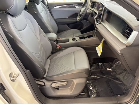 New 2026 Volkswagen Tiguan SE R-Line FWD image 30