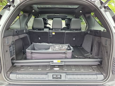 New 2026 Land Rover Discovery S AWD/4WD image 13