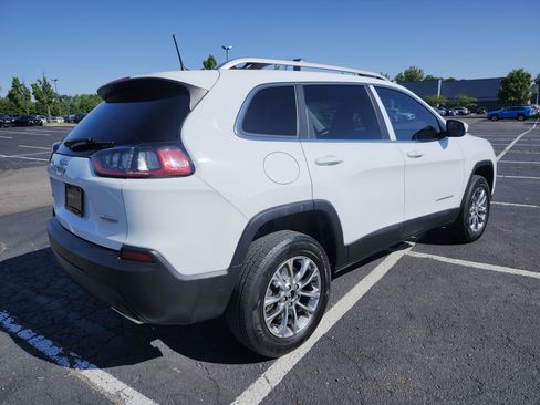Used 2019 Jeep Cherokee Latitude Plus w/ Comfort/Convenience Group AWD/4WD image 17