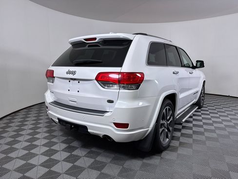 Used 2018 Jeep Grand Cherokee Overland AWD/4WD image 19