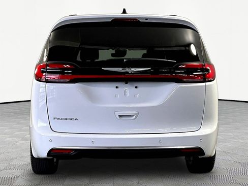 Used 2026 Chrysler Pacifica Pinnacle FWD image 5