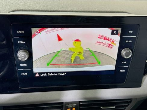 Used 2025 Volkswagen Jetta SE image 5