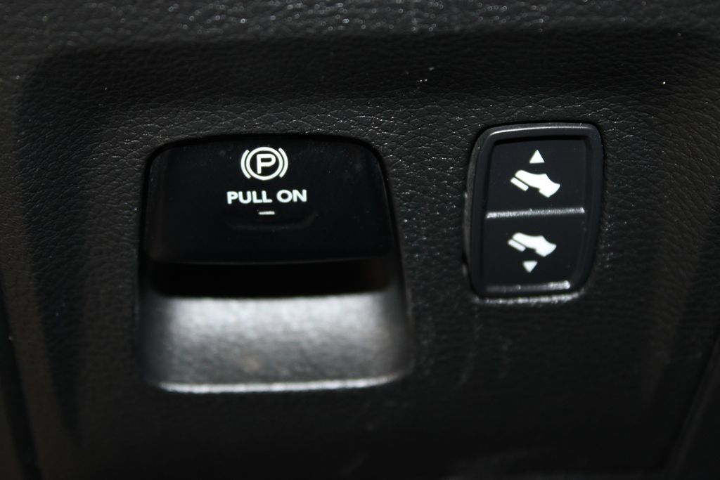 Used 2025 RAM 1500 Laramie AWD/4WD image 30