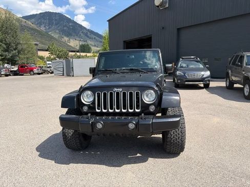 Used 2016 Jeep Wrangler Unlimited Sahara w/ Connectivity Group AWD/4WD image 4