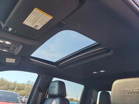 Used 2022 Chevrolet Silverado 1500 High Country w/ Technology Package image 20