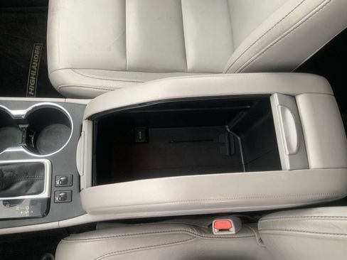 Used 2016 Toyota Highlander XLE image 49