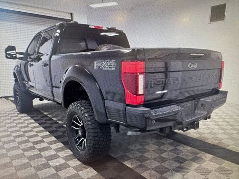 Used 2022 Ford F250 Lariat w/ Black Appearance Package image 4