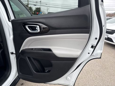 Certified 2025 Jeep Compass Limited image 26