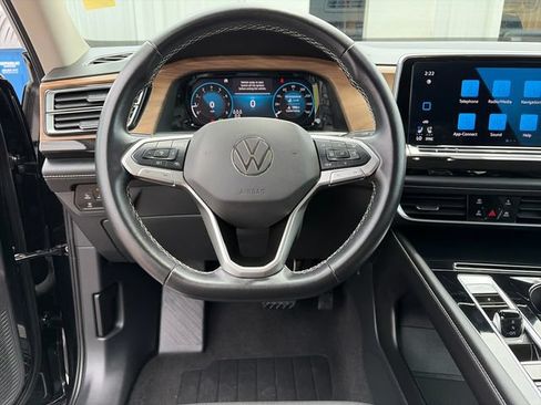 Used 2025 Volkswagen Atlas SE AWD/4WD image 13