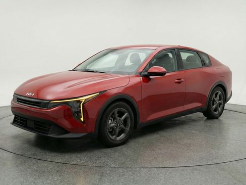 Used 2025 Kia K4 LXS image 3