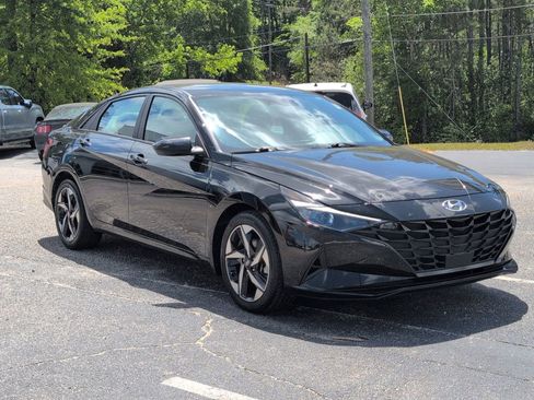 Used 2023 Hyundai Elantra SEL w/ Convenience Package image 8