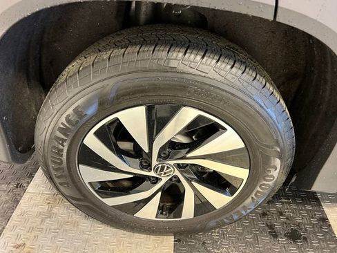 Used 2025 Volkswagen Tiguan S image 14