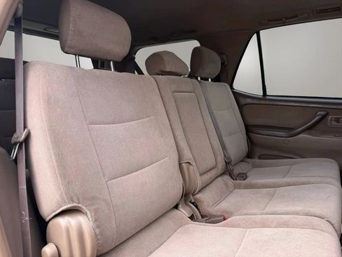 Used 2004 Toyota Sequoia SR5 RWD image 19