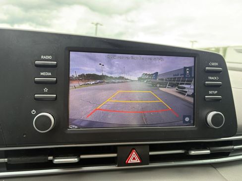 Used 2022 Hyundai Elantra SEL FWD image 25